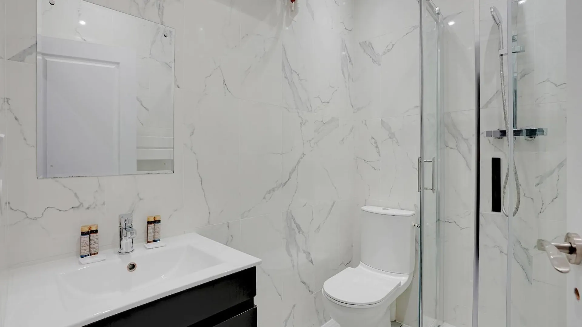 Modern Apartment -Accor Arena Bercy 1Br-4P Paris France